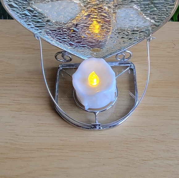 Elegant Heart-Shaped Stained Glass Angel Art Metal Tea Light. - Picture 3 of 4